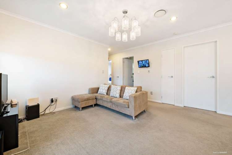 1 Sunshine Lane Flat Bush_9