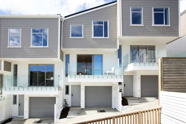 SUNNY + SPACIOUS - EASY LIVING AT ITS FINEST