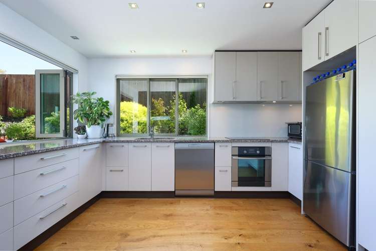 355 Princes Drive Britannia Heights_11