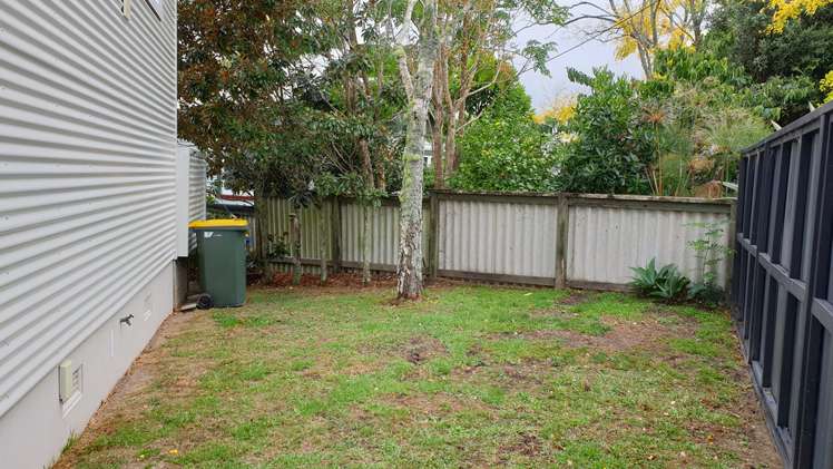 57 Newington Road Henderson_19