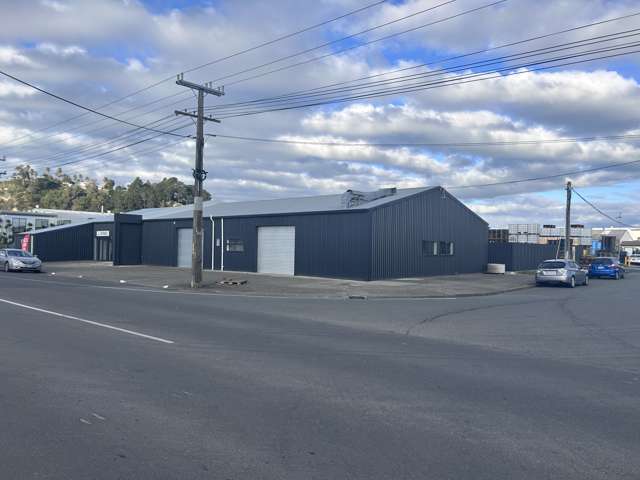 High profile warehouse on Thames Street