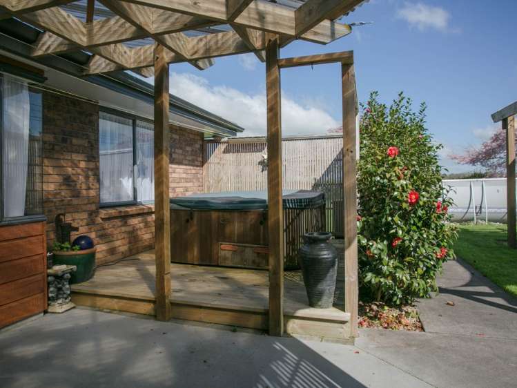 6 De La Mare Drive Leamington_21