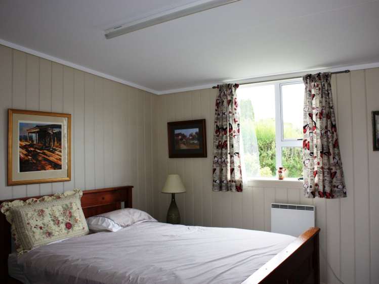 31 Main Road Owaka_9