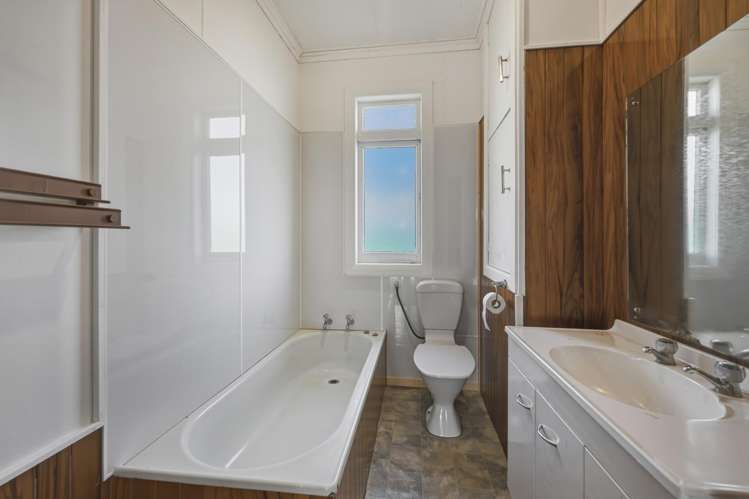8 Turoa Street Mamaku_11