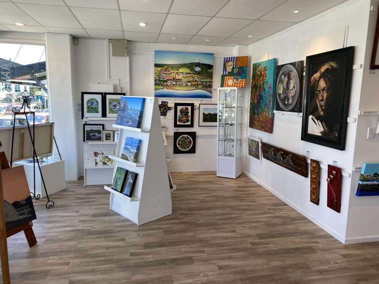 33 Gover Street Central_4