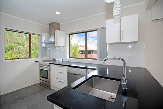 2/21 Bracken Avenue Takapuna_2