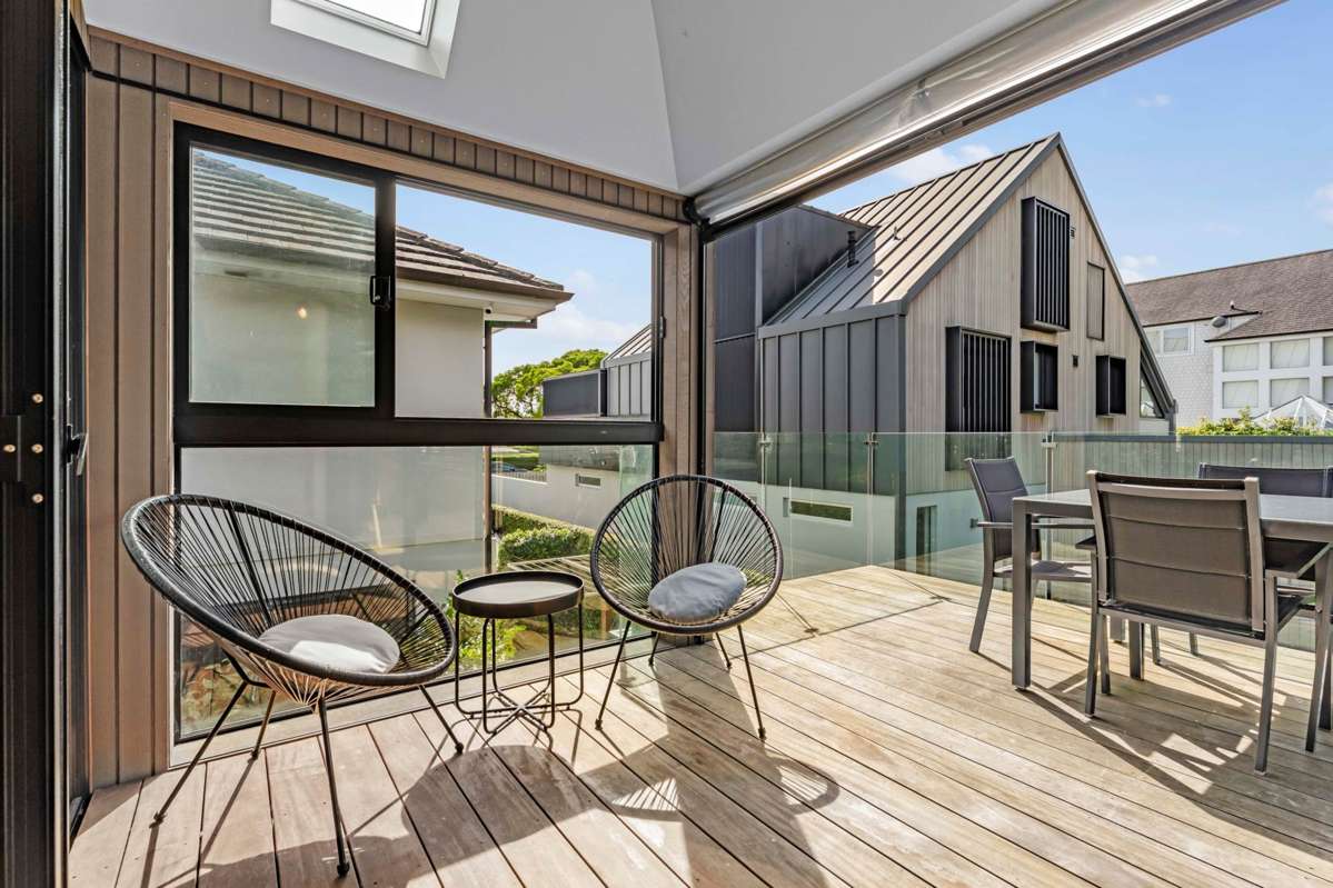 2/42 Goldie Street_1