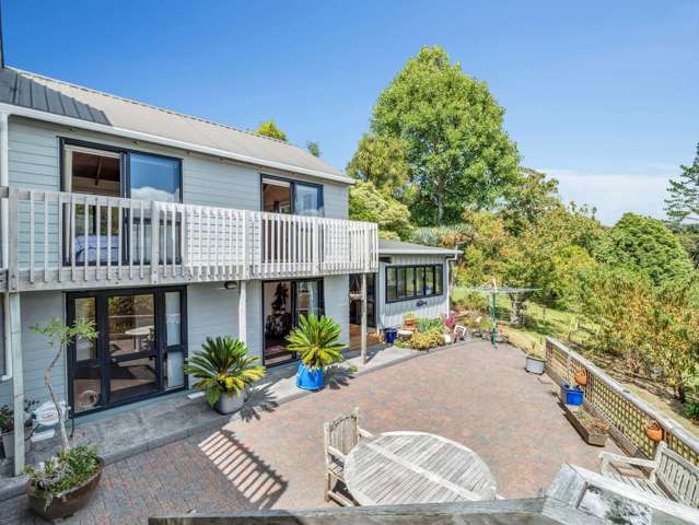 1.8ha of Lifestyle with Business Options!!!