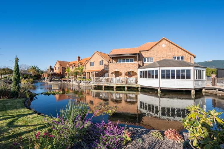 23/24 Quiet Woman Way Monaco_15