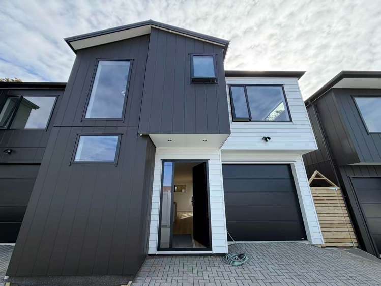 2/32 Corunna Road_0