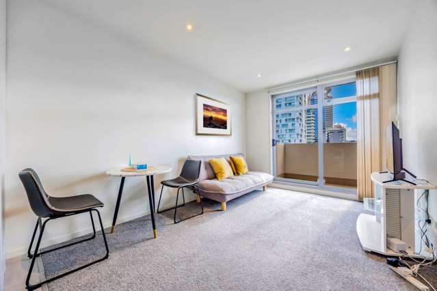 11C/32 Eden Crescent City Centre_2