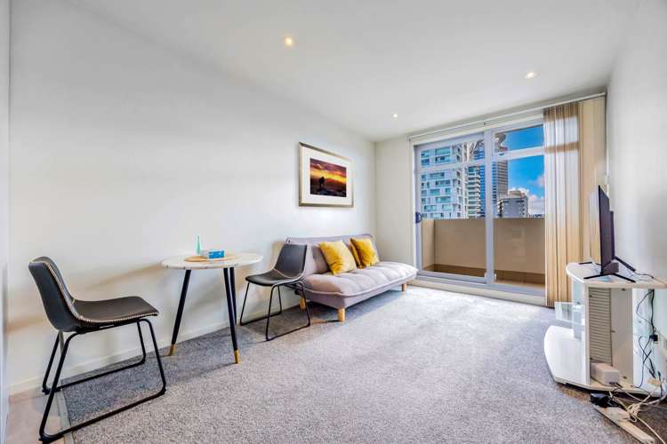 11C/32 Eden Crescent City Centre_1