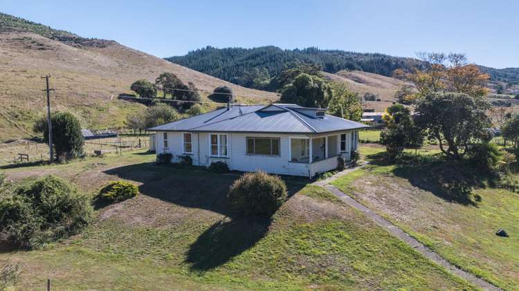 335 Pretty Bridge Valley Road Wakefield_15