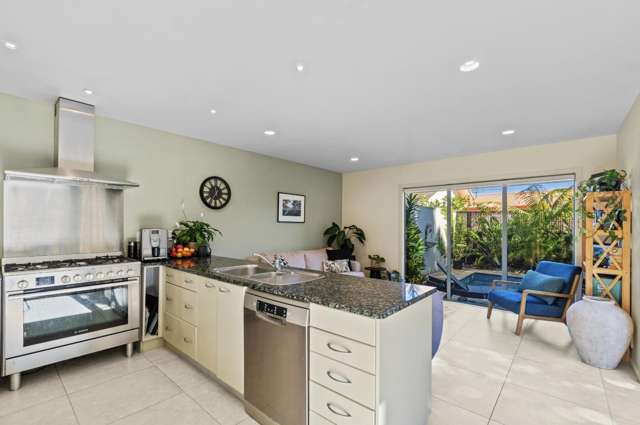 2/20A Matai Road Greenlane_4