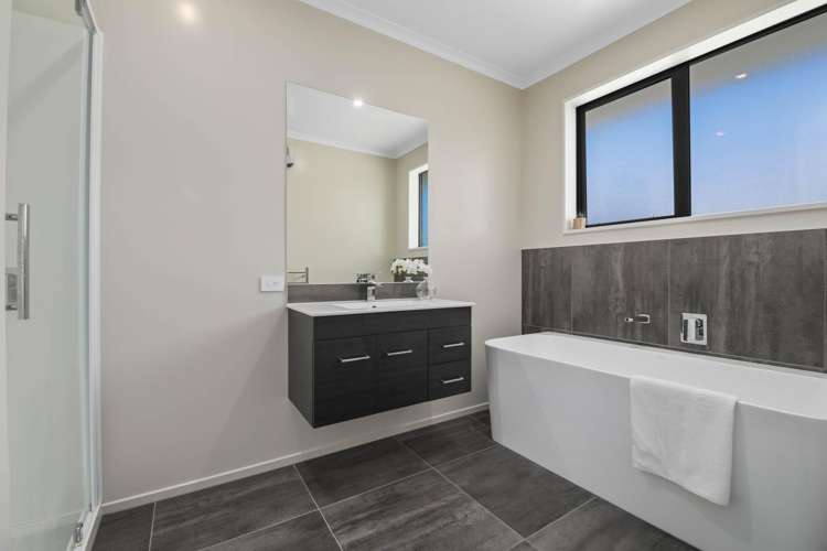 33 Birchwood Avenue Burleigh_21