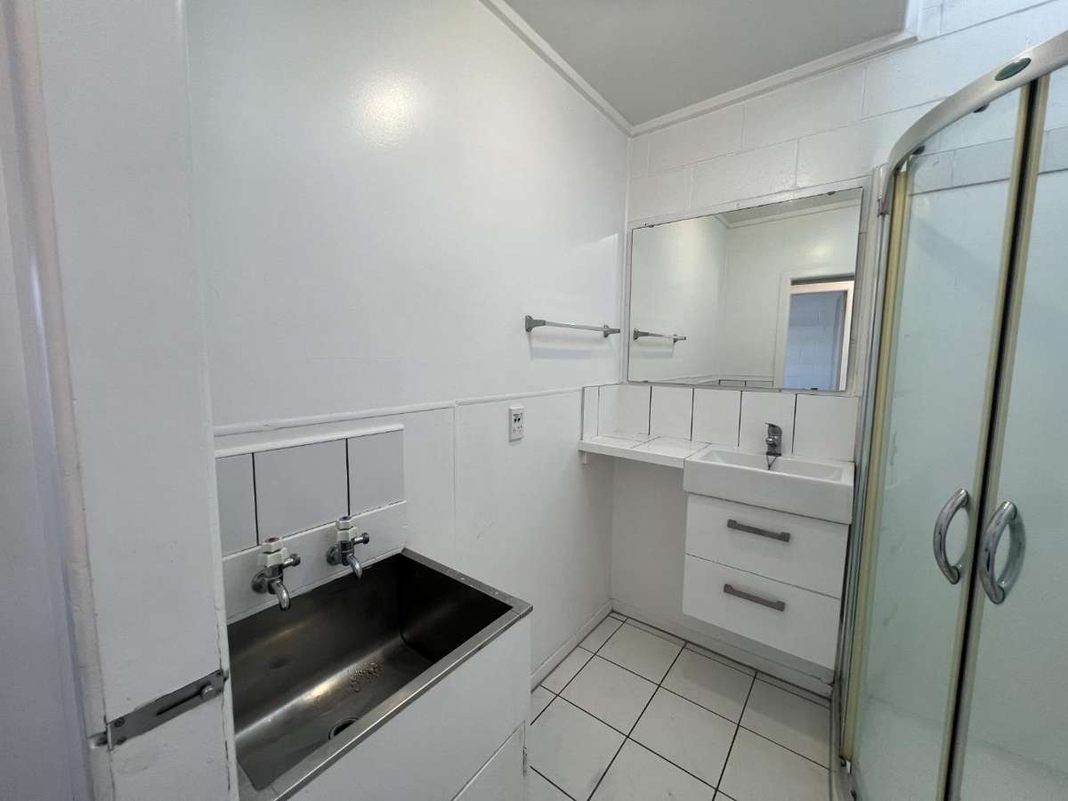 2/160 Kamo Road_3