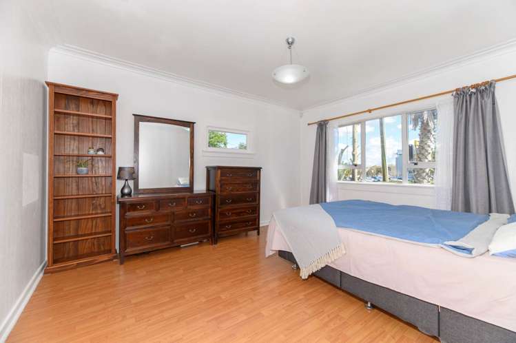 1/18 Northcote Road Takapuna_16