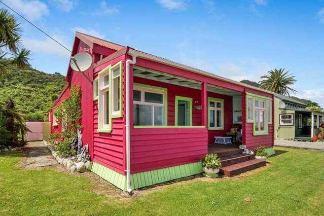 Kiwiana Lives Here