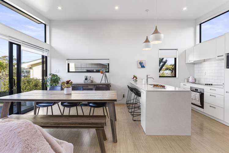 15 Beach Road Mellons Bay_9