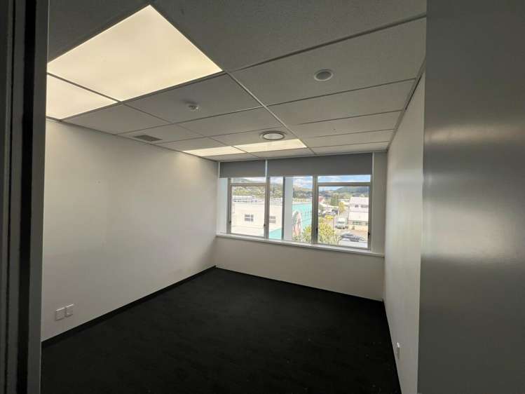 210 Main Road Tawa_11
