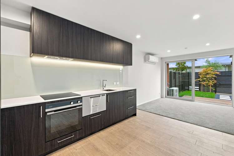 2/139 St Albans Street_4
