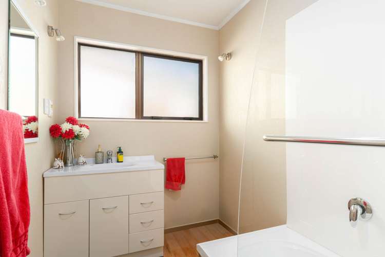 64 Fyvie Avenue Tawa_8