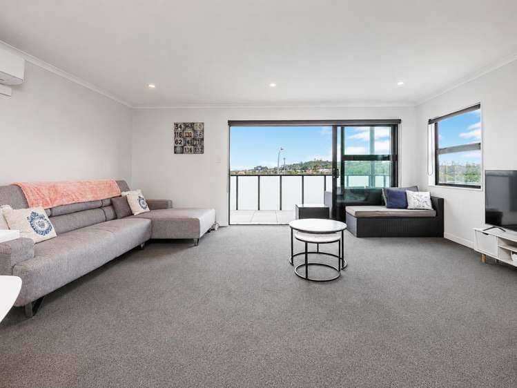 Unit 304/26 Shortfin Place Flat Bush_8