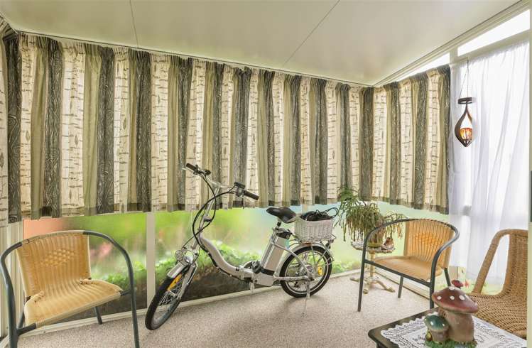 13 Burton Place Owhata_13