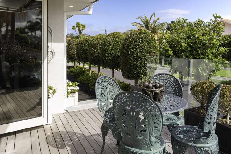 15 Gillett Place Botany Downs_16