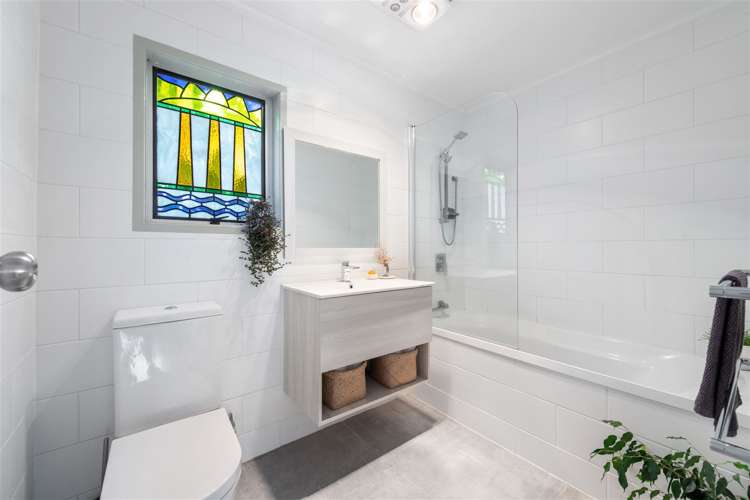 1/9 De Val Drive Titirangi_13