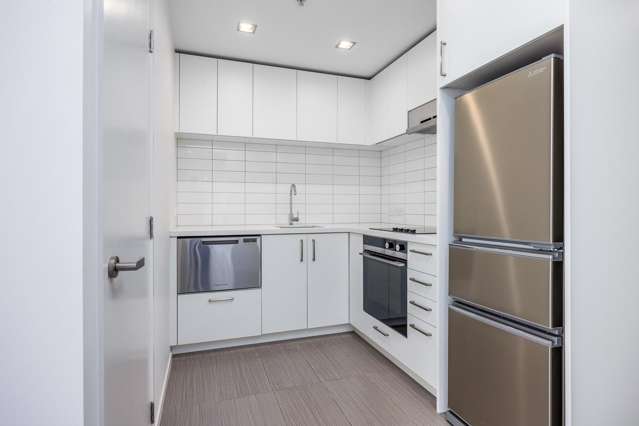 **MORE SPACE, MORE CONVENIENCE - WITH A CAR PARK! **