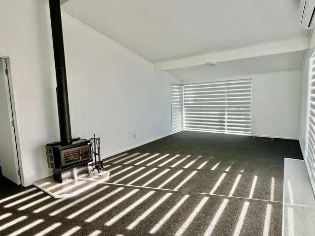 Beautifully Updated Home – New Carpet/Paint