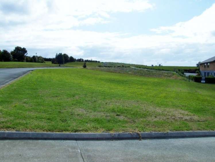 32 Eagles Way Cable Bay_18