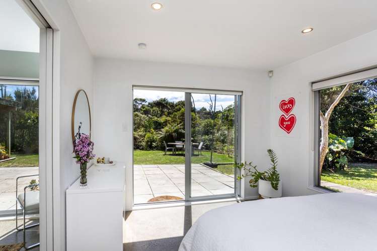 296 Piha Road Piha_21