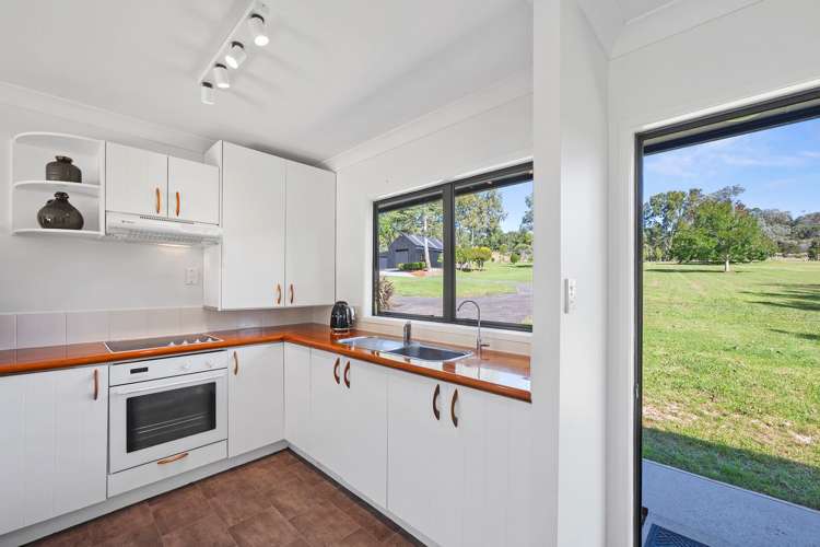 44 Hardens Lane Paremoremo_37