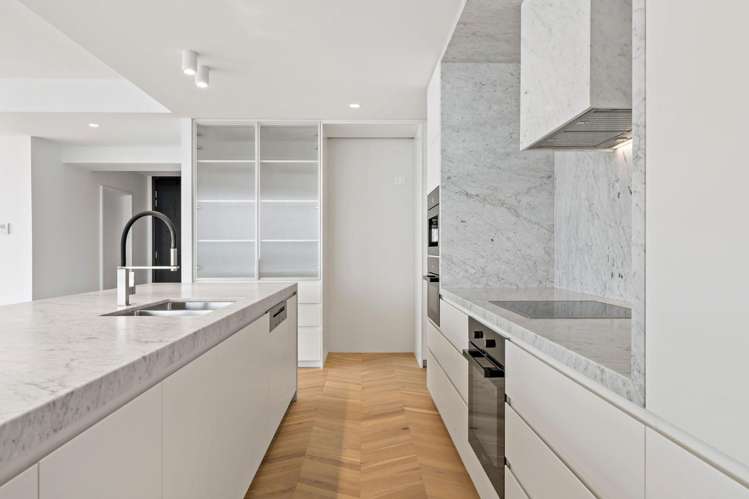 3701/51 Albert Street 10015_6