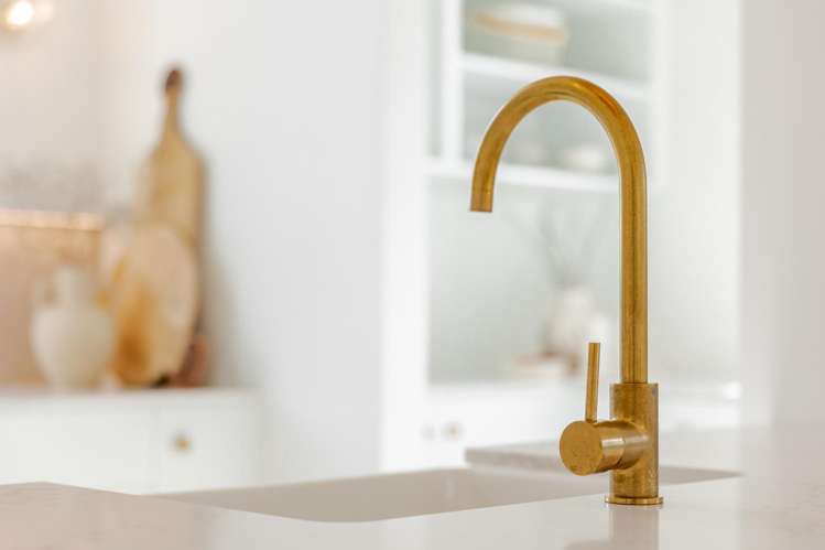 6 Parkside Avenue (off Roots Street East) Feilding_5