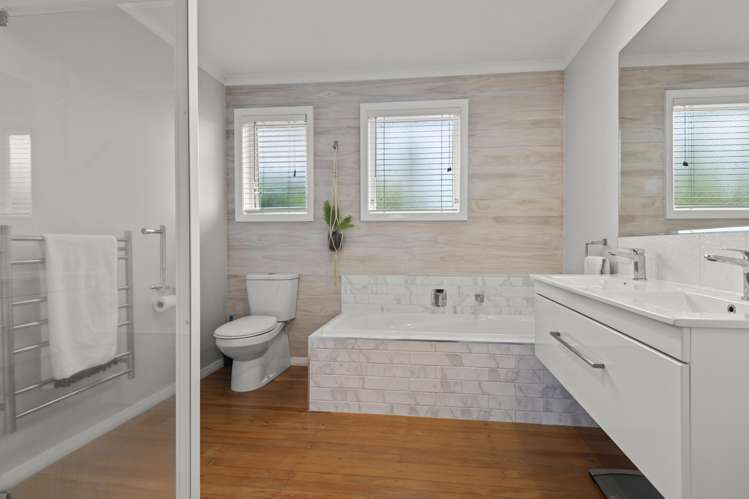 32 Catlins Crescent Milson_10