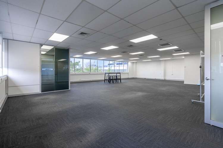 Part first floor/141 Cameron Road Tauranga Central_1