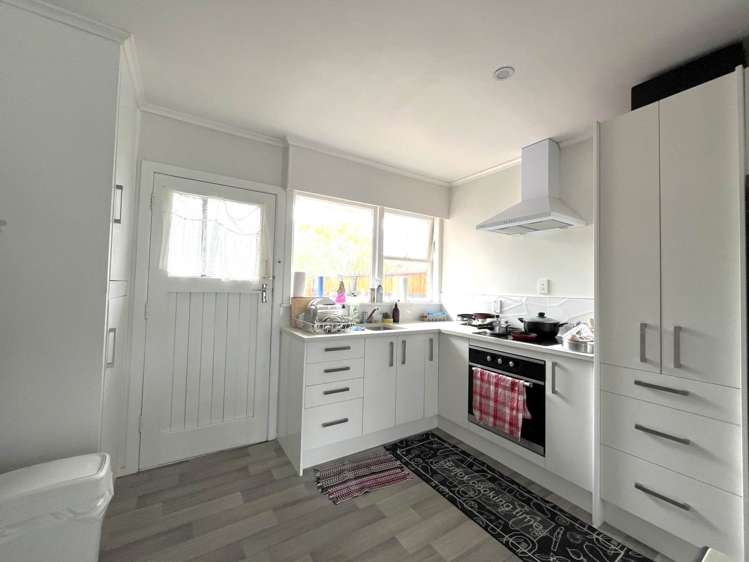 2/216a Edmonton Road Te Atatu South_3