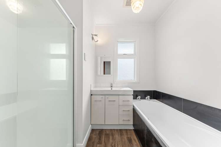 141 Seaview Road Westown_10