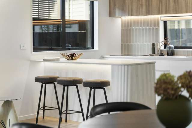 Architectural, Free-standing, Freehold