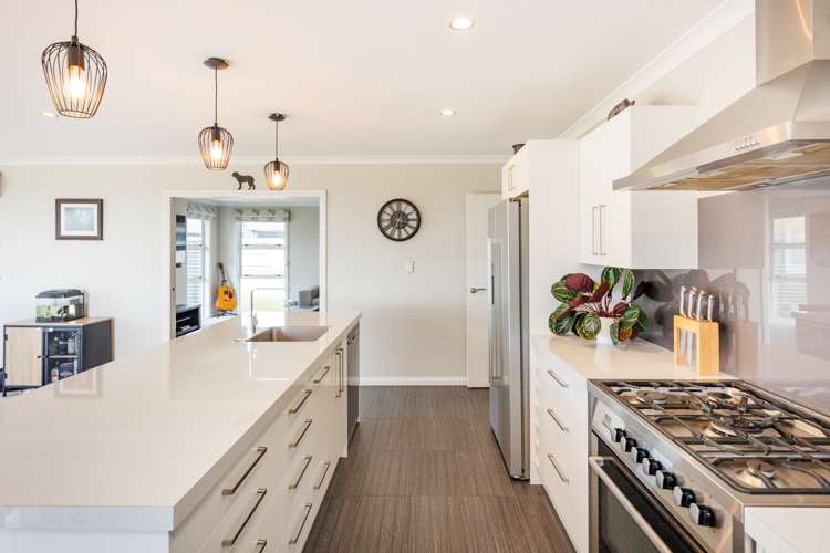 11 Saint Heliers Grove Fitzherbert_18