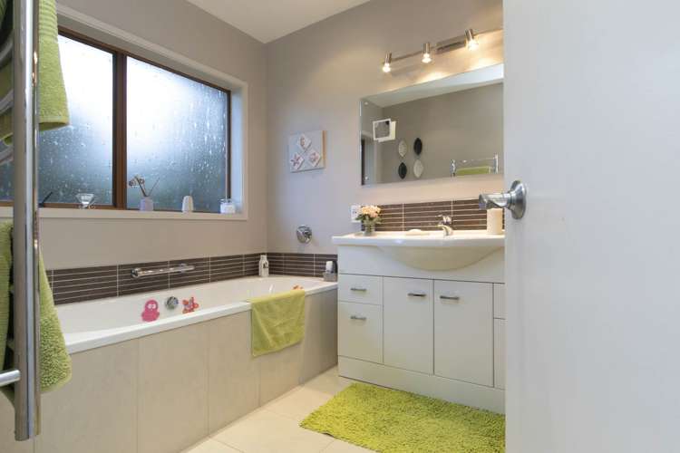 13a Scotstoun Place Glen Eden_8