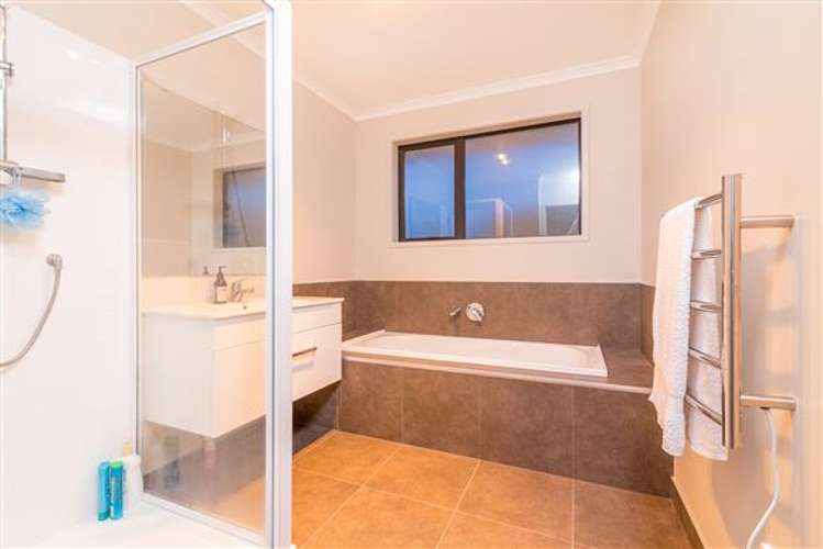 8 Regis Park Drive Pukekohe_7