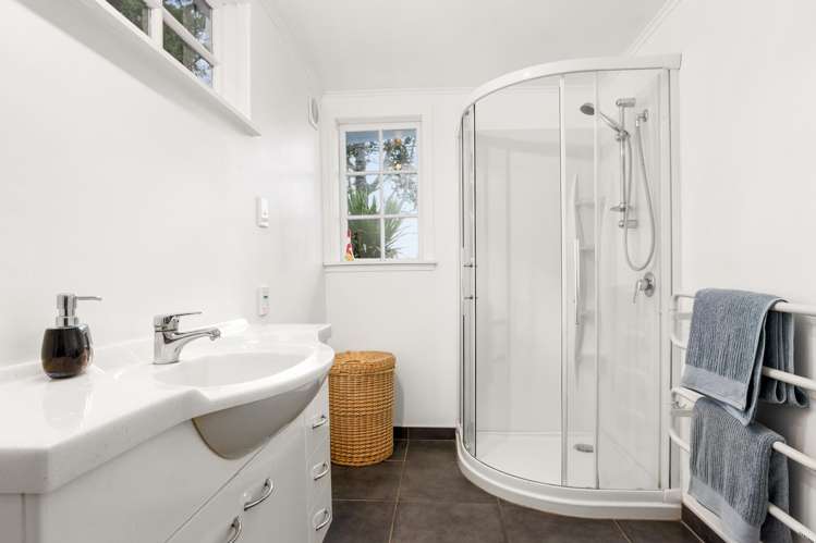 221 Godley Road Titirangi_11