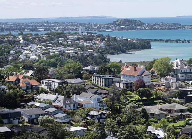 ‘Super pocket of Remuera’: What families are willing to sacrifice to get into NZ’s top school zone