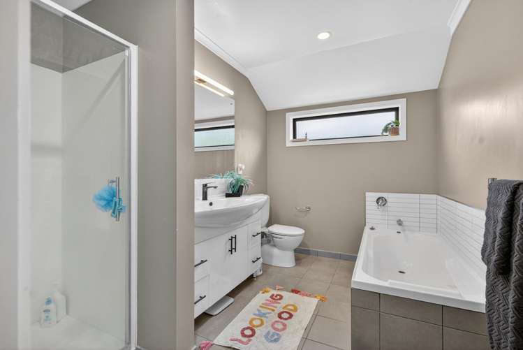 12 Meadowbank Drive Belmont_19