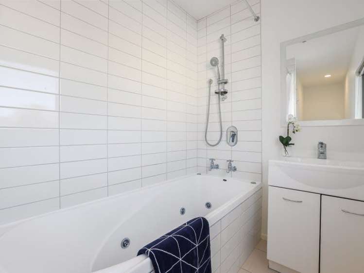 1 Olympic Lane Edgeware_13