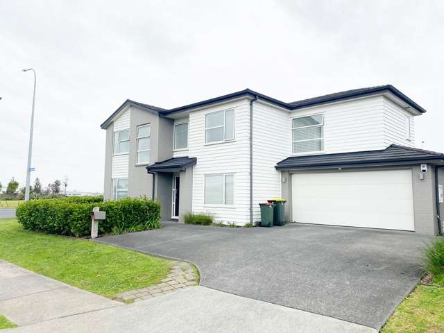 TWO LEVEL 5 BEDROOM HOME - JUST THE CHANGE FOR YOU